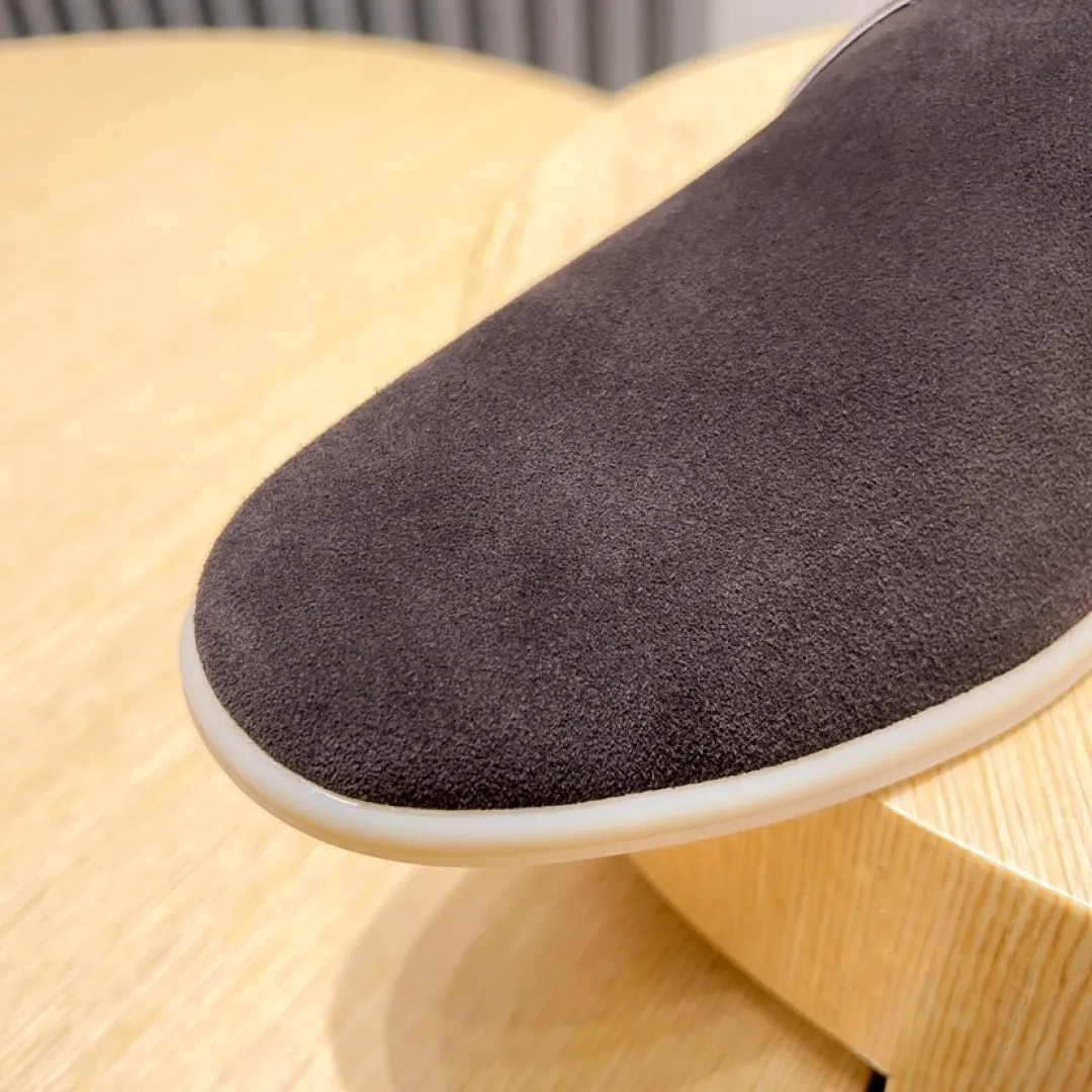 Men's shoes 400💰[loro piana] 2025 new moccasins, popular casual sneakers for street men. The shoes are made of first-layer suede leather uppers with rubber soles, a classic. The complex craftsmanship and meticulous structure make the shoes light and soft, allowing you to walk comfortably and freely. Perfect for summer wear. Yardage: 38-45.
